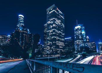 Los Angelesben több tízezer ember részvételével tisztelegtek Kobe Bryant emléke előtt