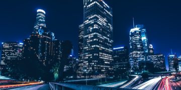 Los Angelesben több tízezer ember részvételével tisztelegtek Kobe Bryant emléke előtt