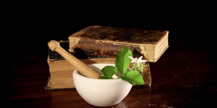 Kábítószerrel kereskedett egy lökösházi család, a rendőrök elfogták őket (videó)