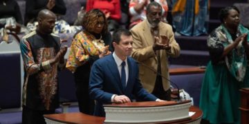 Buttigieg kaliforniai kampányára 100 ezer dollárt ajánlott fel egy LMBTQ-csoport