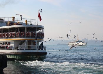 Török kormánypárt: az ország már nem tudja feltartóztatni a menekülőket