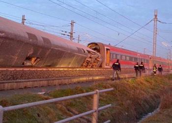 Kisiklott egy expresszvonat Milánónál, többen meghaltak