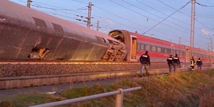 Kisiklott egy expresszvonat Milánónál, többen meghaltak