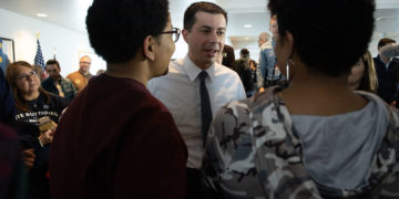 Sanders nem vallja magát kommunistának, Buttigieg nem cáfolja, hogy milliárdos támogatói vannak