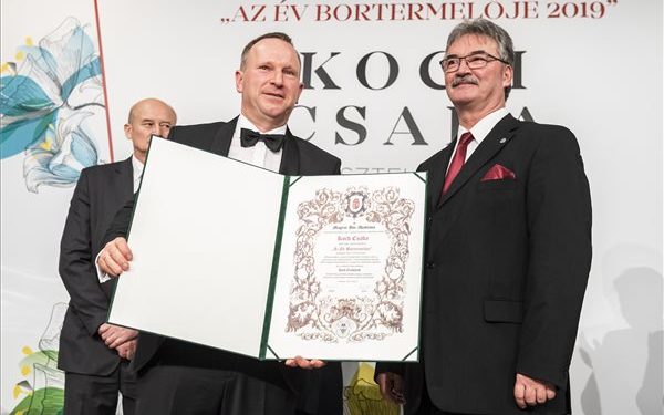 Átadták Koch Csabának az Év Bortermelője díjat
