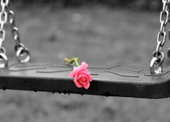 Több mint egymillióan írták alá a celebek magánéletének törvényi védelmét sürgető brit petíciókat