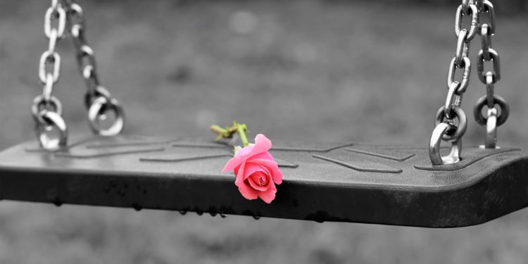 Több mint egymillióan írták alá a celebek magánéletének törvényi védelmét sürgető brit petíciókat