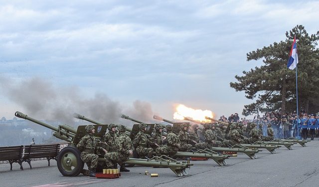 Katonai együttműködésről tárgyalt Belgrádban Szergej Sojgu orosz védelmi miniszter
