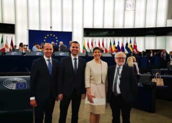 A DK felszólítja Orbán Viktort, hogy szerezzen több EU-s pénzt Magyarországnak (Videóval)