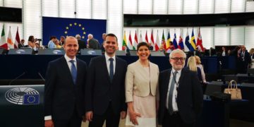 A DK felszólítja Orbán Viktort, hogy szerezzen több EU-s pénzt Magyarországnak (Videóval)