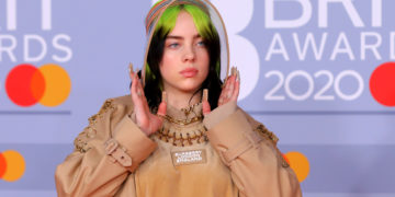 Rekordot döntött az új James Bond-film főcímdala