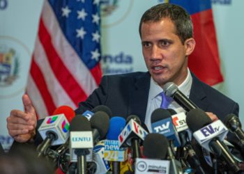 Juan Guaidó hazaérkezett háromhetes külföldi körútjáról