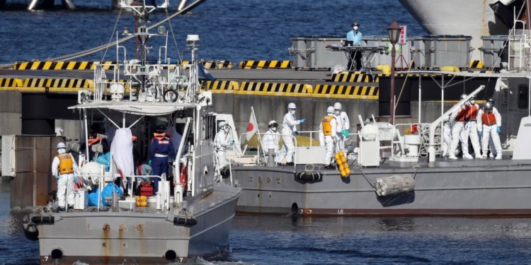 A Japán partjainál karantén alá helyezett óceánjárón tíz utasánál mutatták ki a fertőzést – három magyar dolgozik a hajón