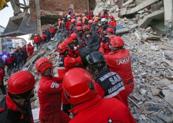 Közepesen erős földrengés volt az iráni-török határnál, halálos áldozatok is vannak