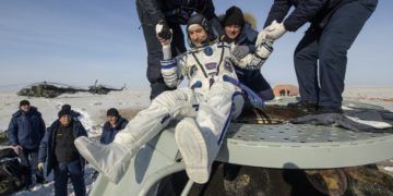 Földre visszatért űrhajósok – fotósorozat a helyszínről