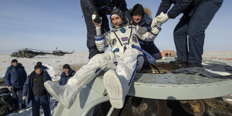 Földre visszatért űrhajósok – fotósorozat a helyszínről