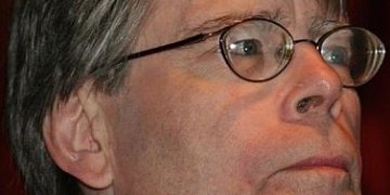 Stephen King is törölte magát a Facebookról