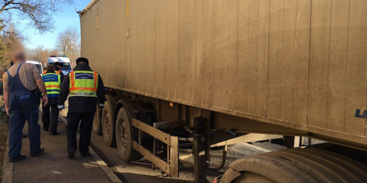 Mosóczi László: több mint 1300 teherautót és autóbuszt vizsgált meg a közlekedési hatóság a múlt héten