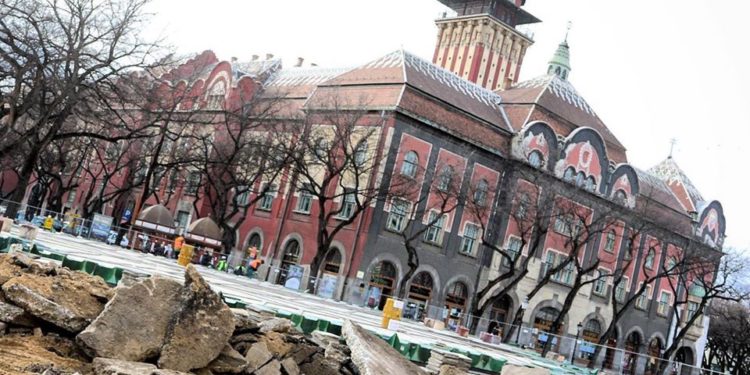 Elbontották Szabadka egyik jelképét, a Zsolnay-szökőkutat