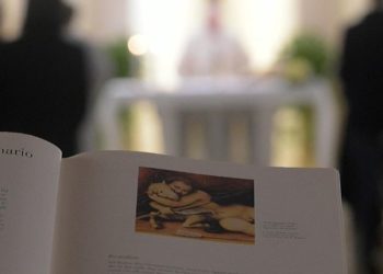 A papi cölibátus „nem korlát” Ferenc pápa új interjúkönyve szerint