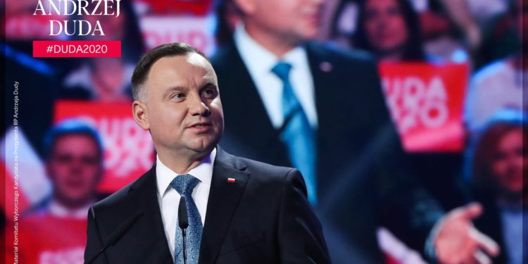 A lengyel elnök az életszínvonal további növelését ígérte kampánynyitó nagygyűlésén