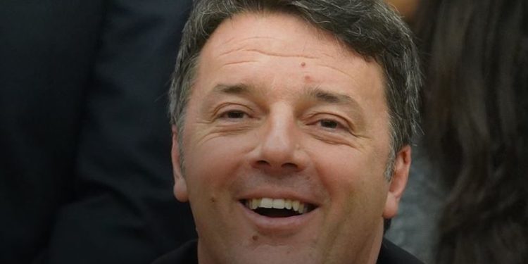 Matteo Renzi pártelnök, koalíciós partner támadásba lendült Giuseppe Conte kormányfő ellen Olaszországban