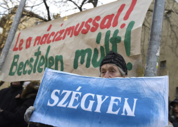 Az 1945-ös kitörésre emlékeztek szélsőjobboldali szervezetek a Városmajorban, ellentüntetők is voltak