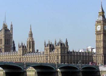 Elfogadta a londoni alsóház a terrorcselekményekért elítéltek automatikus próbaidőre bocsátását megszüntető módosítást