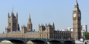 Elfogadta a londoni alsóház a terrorcselekményekért elítéltek automatikus próbaidőre bocsátását megszüntető módosítást