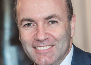 Weber: az Európai Tanácsnak mihamarabb napirendjére kell vennie a hetes cikk szerinti eljárások ügyét