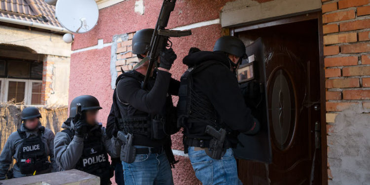 Nemzetközi piacra dolgozó prostituáltakat futtató bűnbandát számoltak föl Nagykanizsán