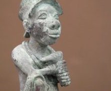 Antik bronzszobrot adott vissza Nigériának Mexikó