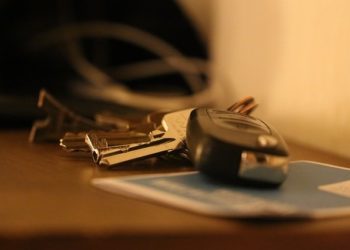 Véletlenül idegen lakásba ment be aludni, majd távozásakor az autójának indítókulcsát is elvitte