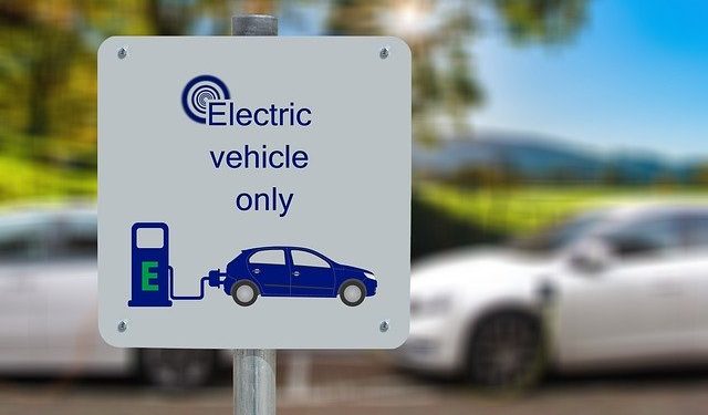A töltőhálózattól és a kedvezményektől függ az elektromos autók jövője a LeasePlan szerint
