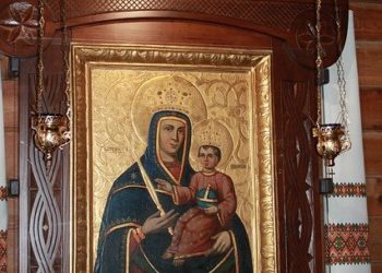 A román ortodox egyház ideiglenesen eltekint az ikonok csókolgatásától