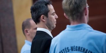 Újra a Kúriára kerül a volt barátnőjét lúggal leöntő orvos ügye