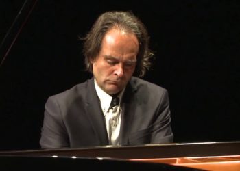 Bogányi Gergely ad zongoraestet a Müpában