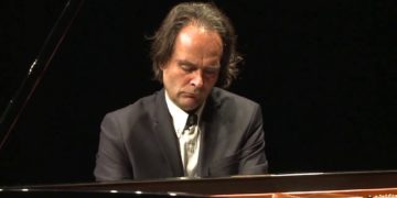 Bogányi Gergely ad zongoraestet a Müpában