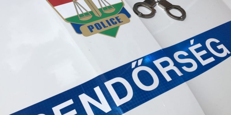 A GYERMEK KÓRHÁZBAN, AZ APA ŐRIZETBEN