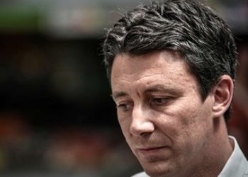 Őrizetben van a Macron pártjának jelöltjét megbuktató orosz művész barátnője is