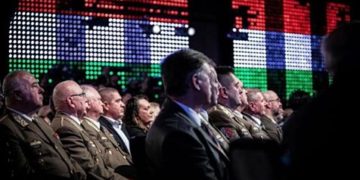 Évértékelő – A DK a honvédelmi bizottság összehívását kezdeményezi a tábornokok részvétele miatt