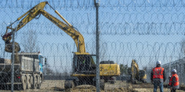 Elkezdődött a járványügyi mobil kórház építése Kiskunhalason