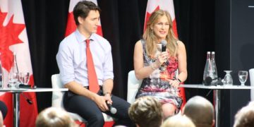 Elbocsátották a Grammy-akadémia első női elnökét