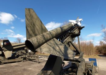 Izraeli harci repülőgépek csapást mértek Homsz és Kuneitra tartományokra