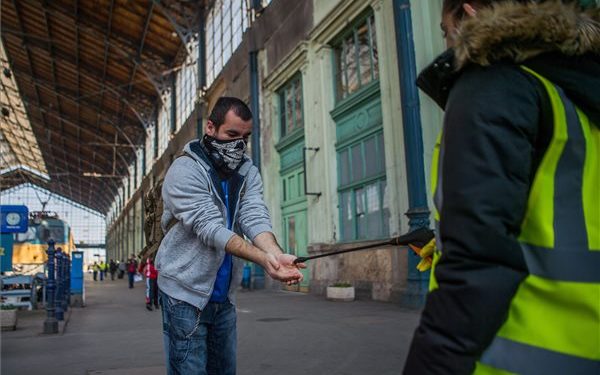 Szombaton, 24 órán keresztül, folyamatosan frissülő napi hírcunami a koronavírussal kapcsolatban – egyetlen egy cikkben.