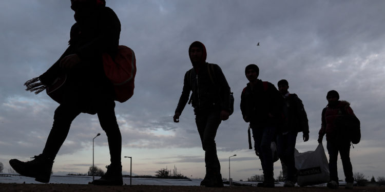 Bolgár védelmi miniszter: egyelőre nincs migrációs nyomás a bolgár-török határon