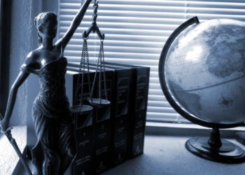 Hivatali visszaélés miatt vádat emeltek a volt fővárosi főügyész ellen