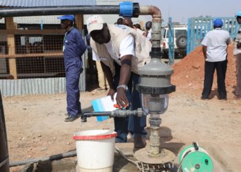 Szívrohamban elhunyt a szudáni védelmi miniszter, éppen béketárgyalásokat folytatott