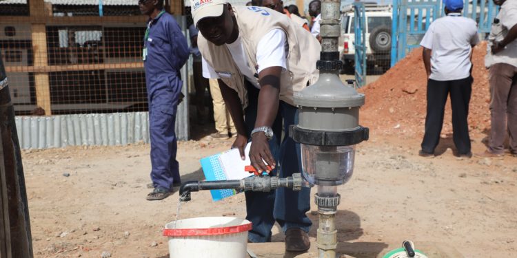 Szívrohamban elhunyt a szudáni védelmi miniszter, éppen béketárgyalásokat folytatott