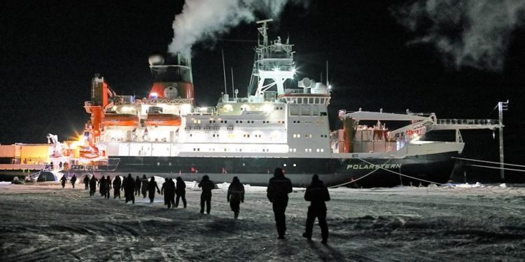 Késik a legénységváltás a Polarstern sarkkutatóhajón